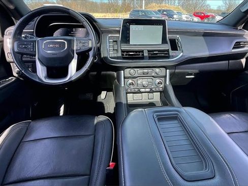 Used 2022 GMC Yukon XL SLT w/ SLT Premium Package image 7