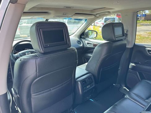 Used 2015 Nissan Pathfinder Platinum w/ Family Entertainment Package image 13