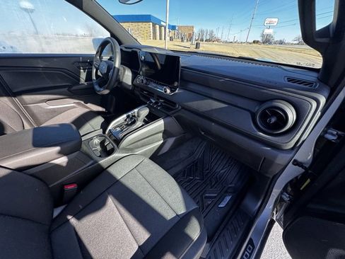 Used 2024 Chevrolet Colorado Trail Boss w/ Technology Package image 11