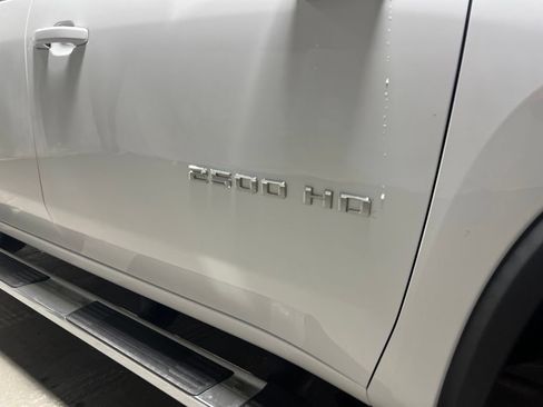 Used 2022 Chevrolet Silverado 2500 LT AWD/4WD image 9