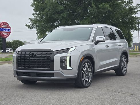 Used 2023 Hyundai Palisade Limited w/ Cargo Package FWD image 2
