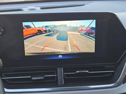 Used 2025 Chevrolet Trax LT w/ LT Convenience Package image 14