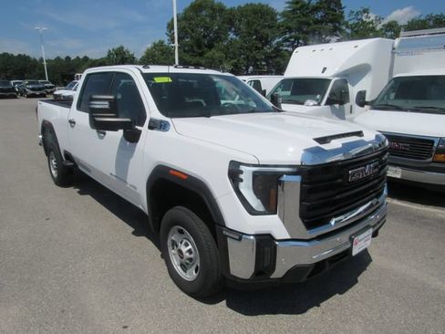 Certified 2025 GMC Sierra 2500 Pro w/ 1SA Pro Safety Plus Package AWD/4WD image 4