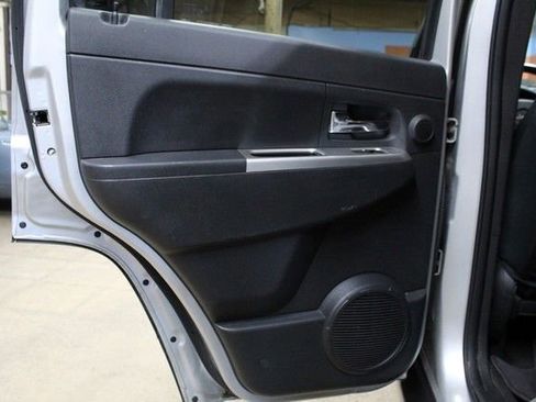 Used 2010 Jeep Liberty Limited image 14