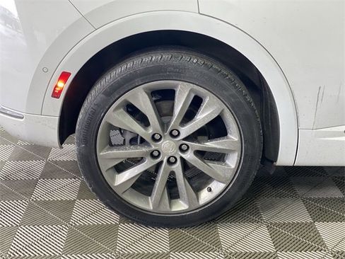 Used 2021 Buick Envision Avenir w/ Technology Package II image 18