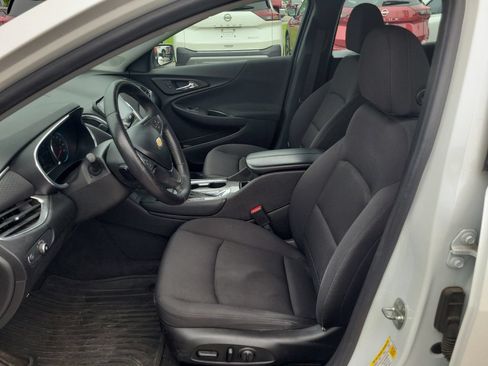 Used 2016 Chevrolet Malibu LT FWD image 13