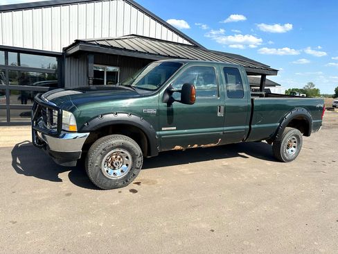 Used 2003 Ford F250 XLT image 2