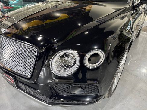 Used 2017 Bentley Bentayga image 31