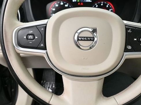 Used 2019 Volvo XC60 T6 Momentum w/ Multimedia Package AWD/4WD image 19