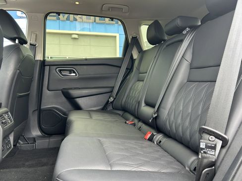 Used 2024 Nissan Rogue Platinum w/ Platinum Premium Package image 13