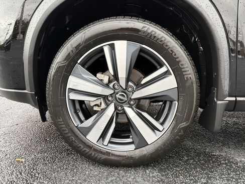 Used 2024 Nissan Rogue SL w/ SL Premium Package image 11