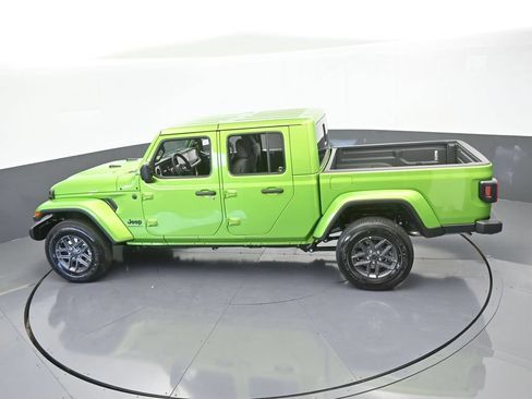 Used 2025 Jeep Gladiator Sport AWD/4WD image 43