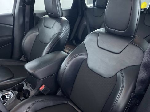 Used 2020 Jeep Cherokee Latitude Plus AWD/4WD image 11