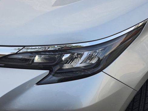 Used 2025 Toyota Sienna XLE image 41