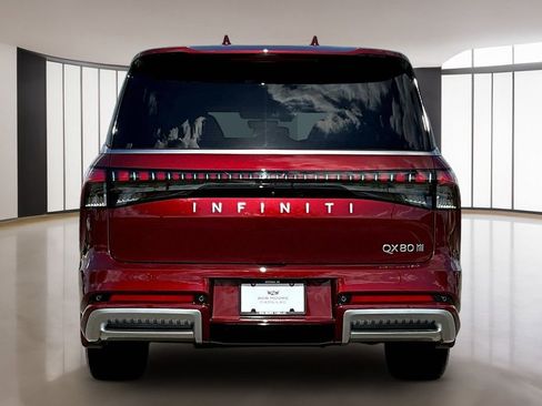 Used 2025 INFINITI QX80 Sensory AWD/4WD image 4