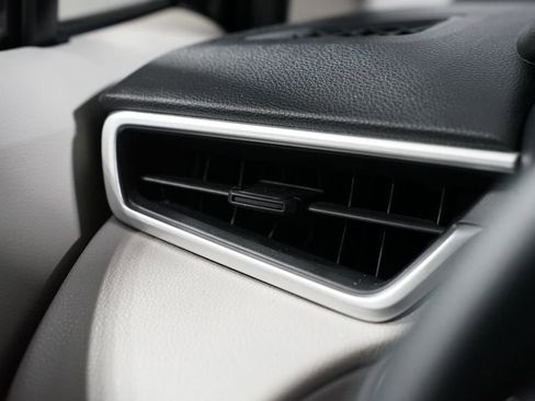 Certified 2025 Toyota Corolla Cross L image 24