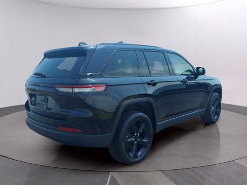 Used 2025 Jeep Grand Cherokee Limited w/ Black Appearance Package RWD image 5