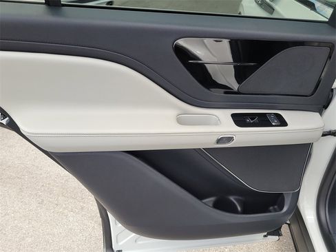 New 2025 Lincoln Aviator Premiere image 9