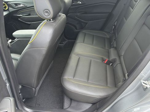 Used 2024 Chevrolet Trax ACTIV w/ Sunroof Package FWD image 11