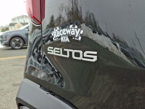 Certified 2025 Kia Seltos SX w/ SX Sunroof Package image 31