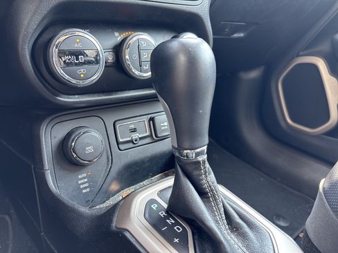 Used 2017 Jeep Renegade Limited AWD/4WD image 22