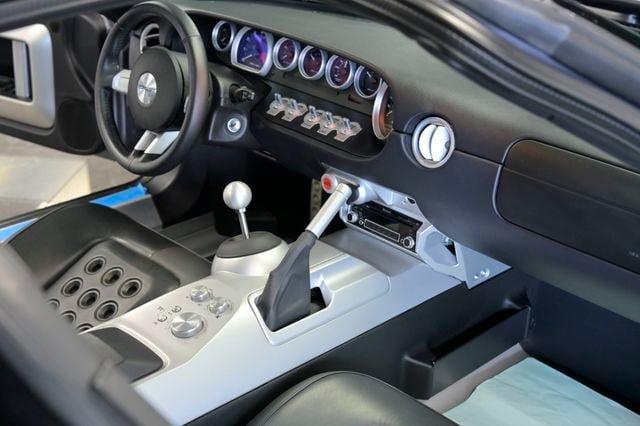 Used 2006 Ford GT RWD image 40