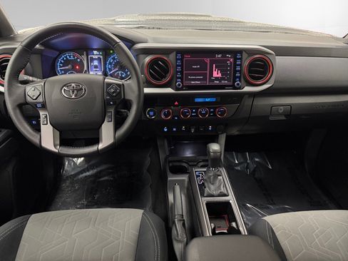 Used 2022 Toyota Tacoma TRD Sport w/ Technology Package image 10