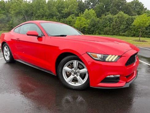 Used 2016 Ford Mustang Coupe RWD image 4