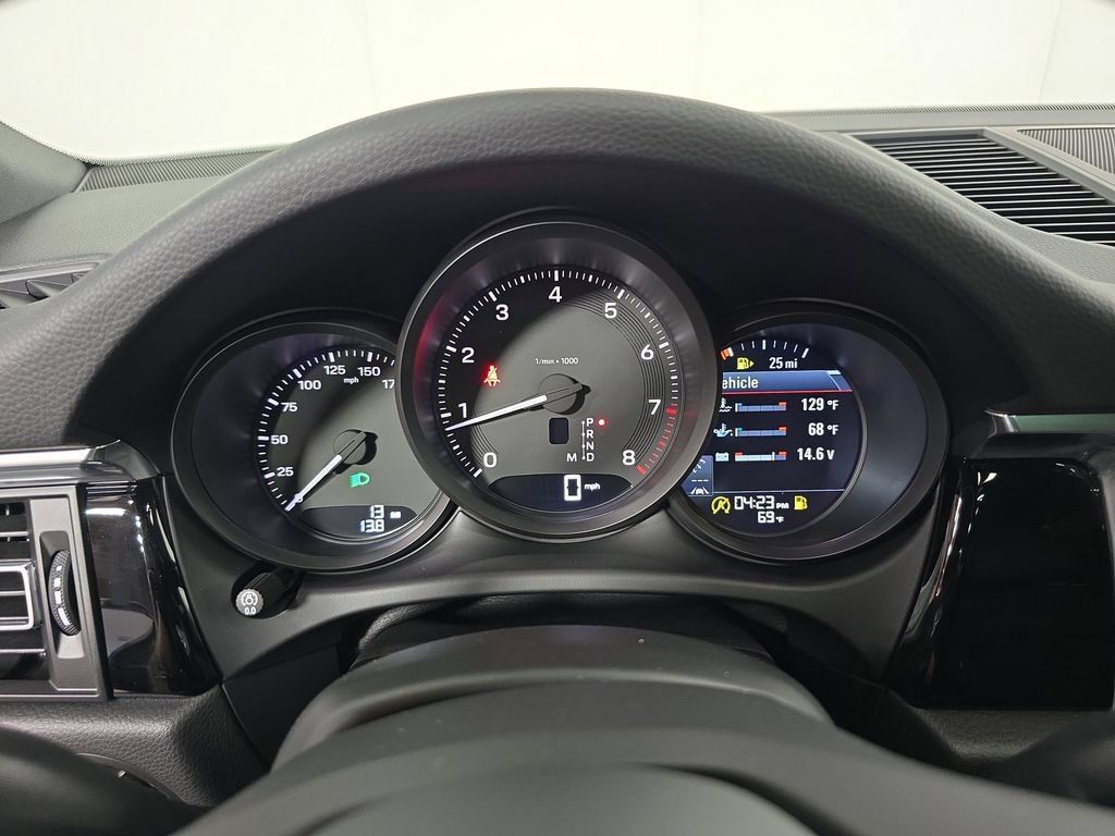 Certified 2026 Porsche Macan AWD/4WD image 15