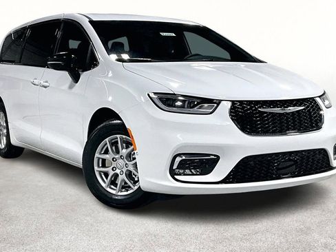 New 2026 Chrysler Pacifica Select image 1