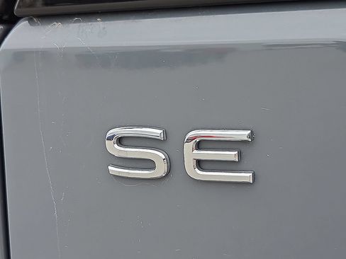 Used 2025 Volkswagen Atlas Peak Edition SE AWD/4WD image 9
