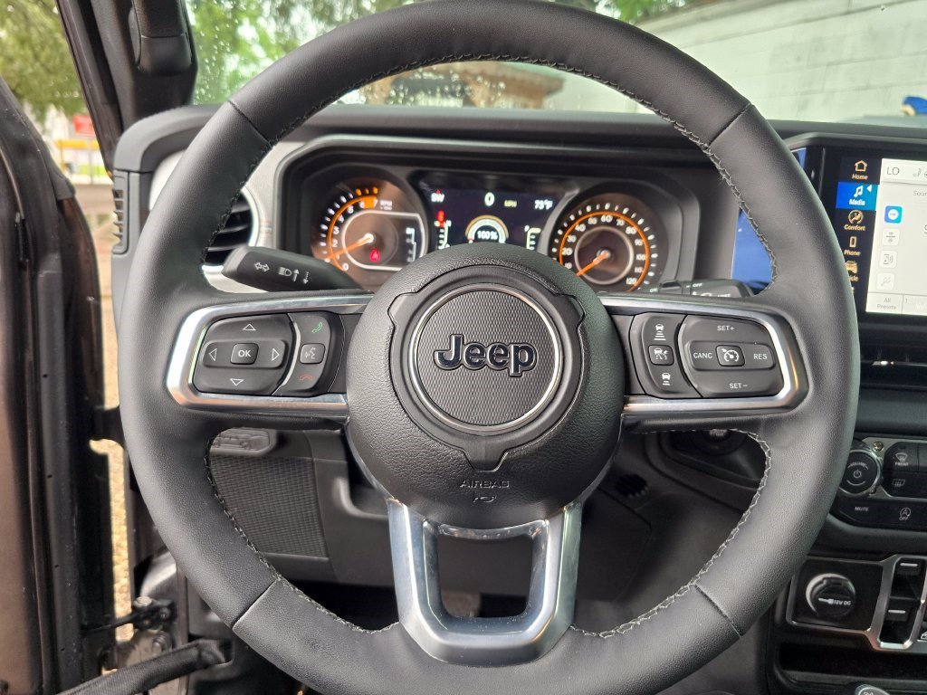 Used 2026 Jeep Wrangler Unlimited Sahara AWD/4WD image 35