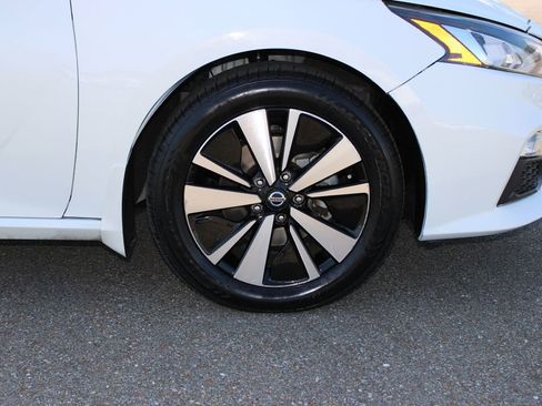 Used 2022 Nissan Altima 2.5 SV w/ SV Premium Package image 5