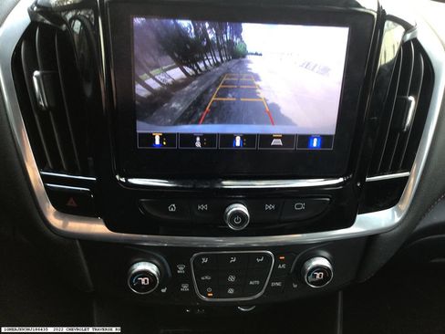 Used 2022 Chevrolet Traverse RS FWD image 16