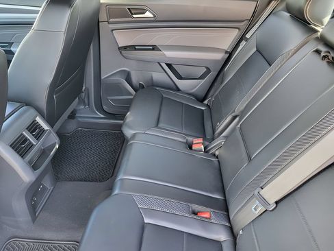 Used 2021 Volkswagen Atlas Cross Sport SE FWD image 9