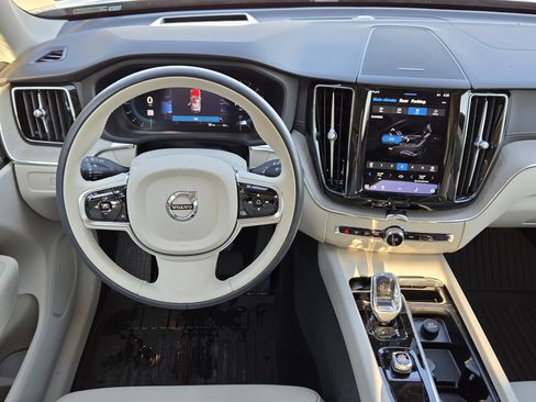 Certified 2023 Volvo XC60 B5 Ultimate w/ Climate Package image 40