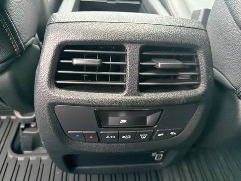 Used 2022 Honda Pilot TrailSport image 22