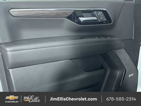 New 2026 Chevrolet Suburban LT w/ Comfort Package image 43