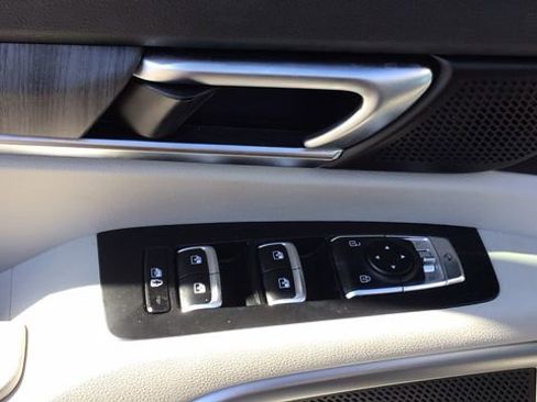 Used 2024 Kia Telluride EX w/ EX Captain's Chair Package image 17