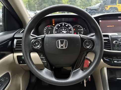 Used 2017 Honda Accord LX image 23