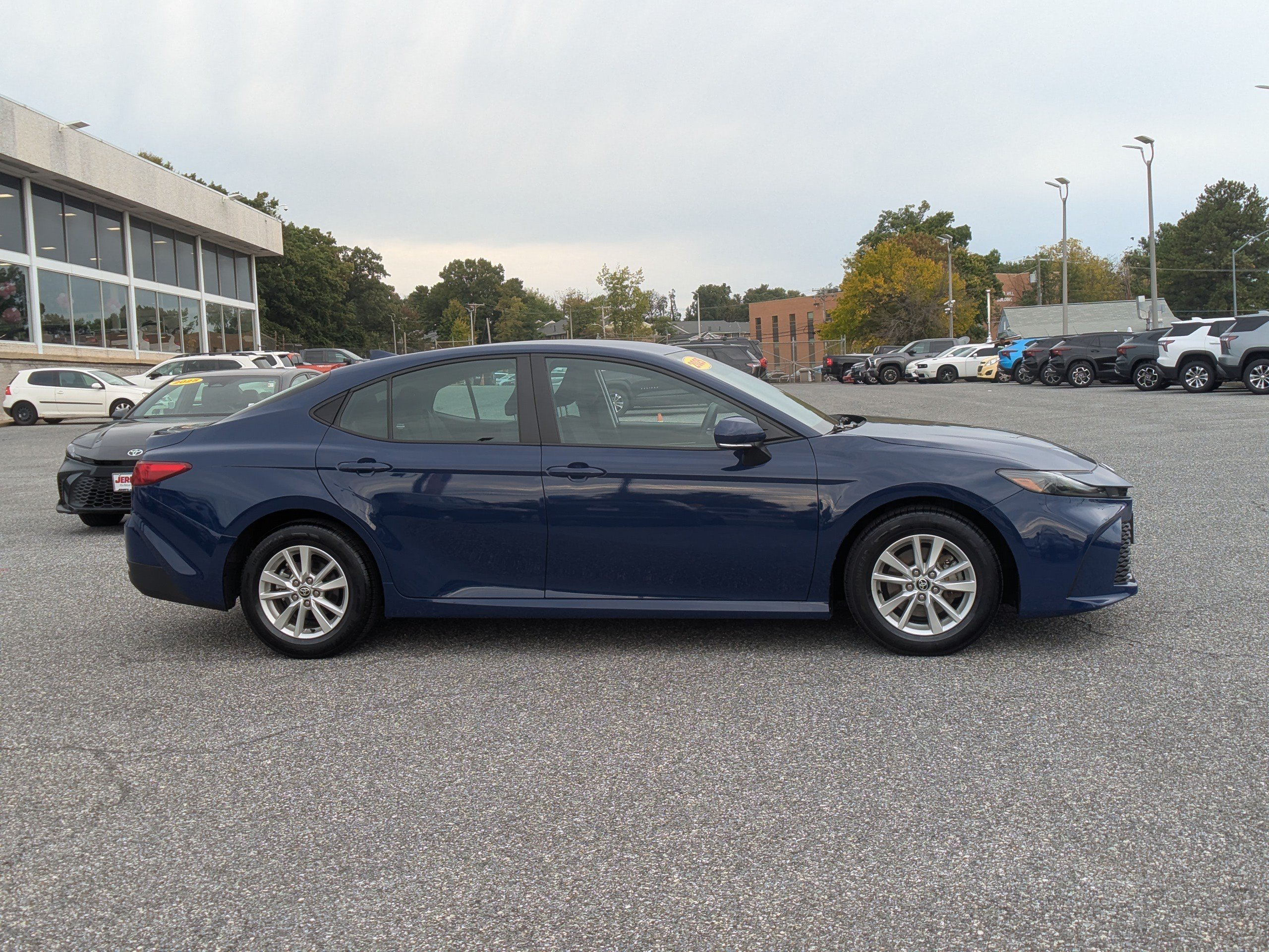 Used 2025 Toyota Camry LE FWD image 10
