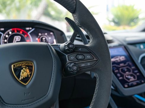 Used 2025 Lamborghini Revuelto AWD/4WD image 12