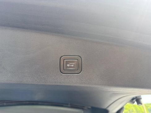Used 2026 Cadillac Vistiq Platinum w/ LPO, Floor Liner Package AWD/4WD image 36