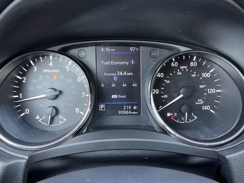 Used 2018 Nissan Rogue SV w/ Premium Package image 38