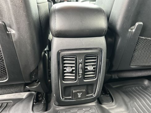 Used 2020 Jeep Grand Cherokee Altitude AWD/4WD image 23