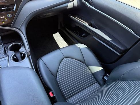 Used 2023 Toyota Camry SE image 27