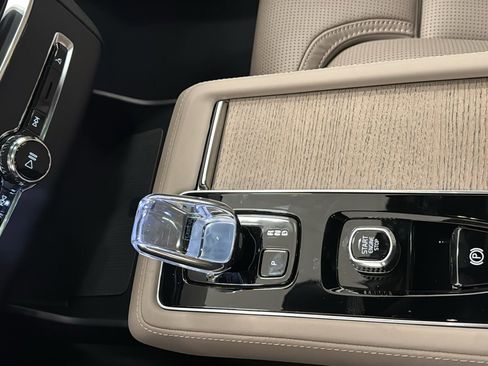 New 2026 Volvo XC90 T8 Ultra w/ Protection Package Premier AWD/4WD image 19