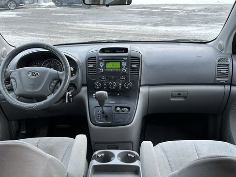 Used 2010 Kia Sedona LX image 18