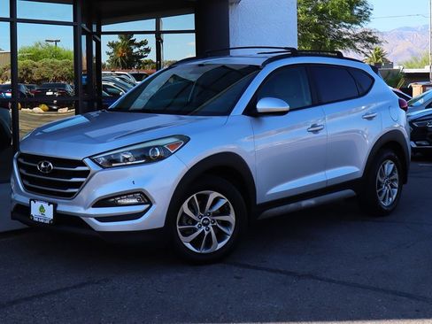 Used 2017 Hyundai Tucson SE w/ SE Popular Package 02 FWD image 2