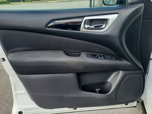 Used 2017 Nissan Pathfinder SV image 22
